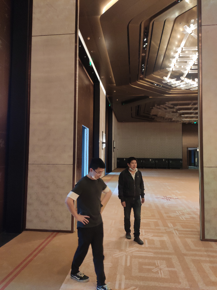 广州市办公移动隔断加工:30年经验厂家助力写字楼隔音,惊艳实现高效静音分隔案例