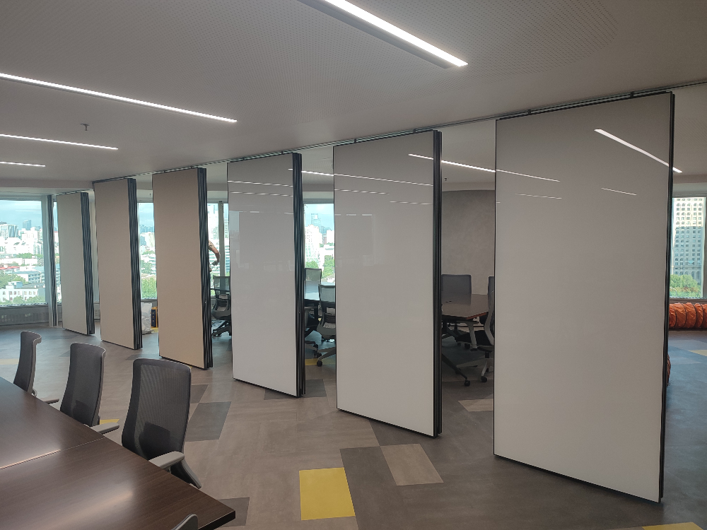 专业北京丰台区餐厅移动隔断加工方案:高性价比打造中高端餐饮空间