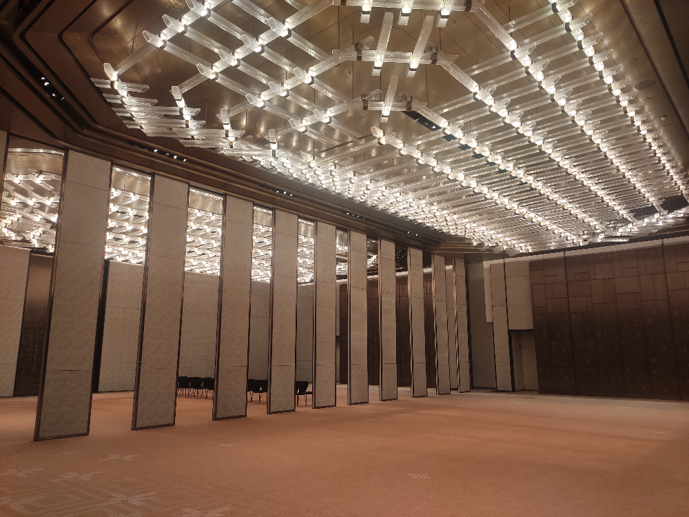 上海会议厅活动隔断生产|专业定制方案助力银行打造防火隔音高品质空间