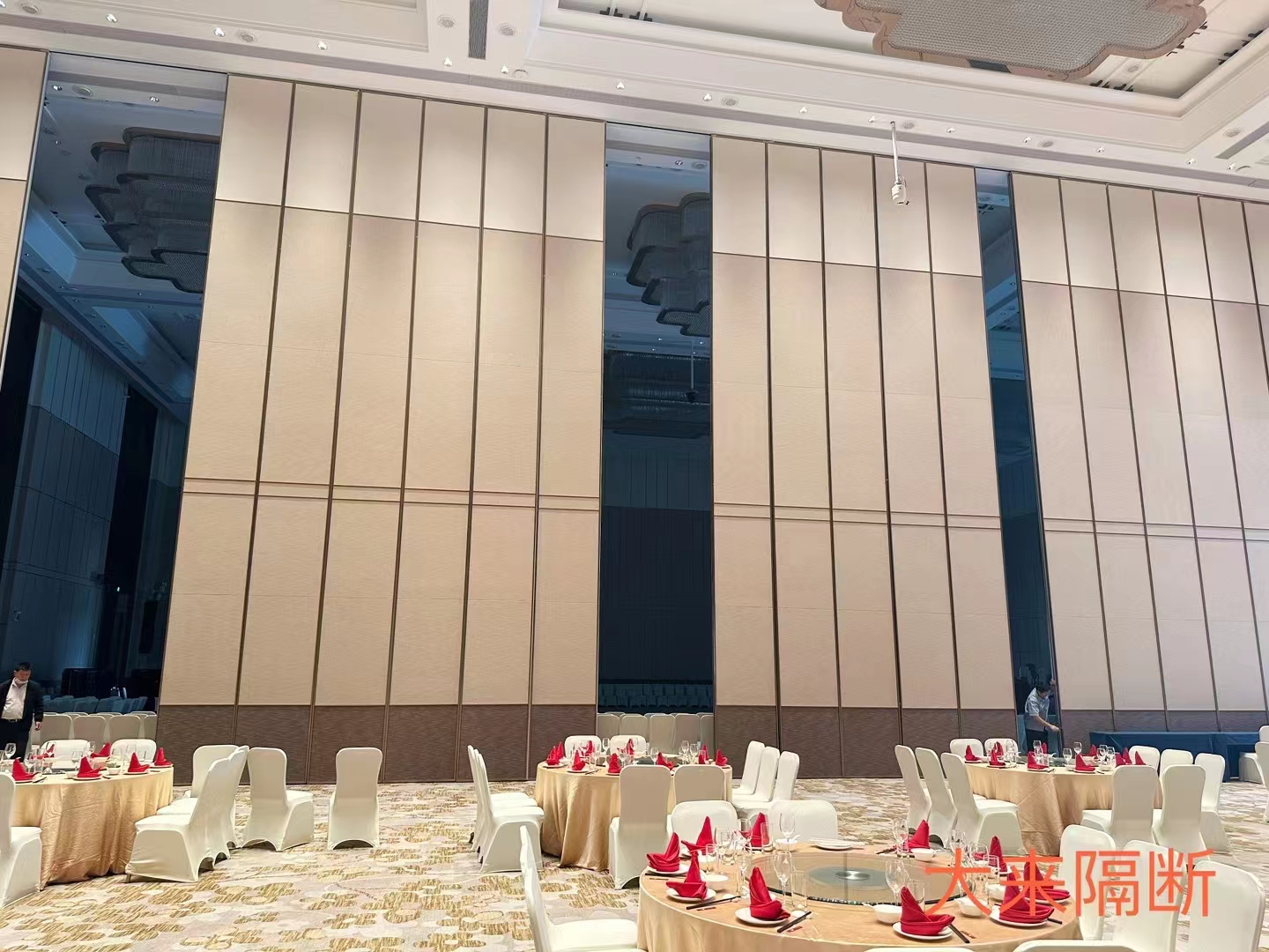 上海移动隔断定制:五星级酒店超高空间高性价比专业定制方案推荐