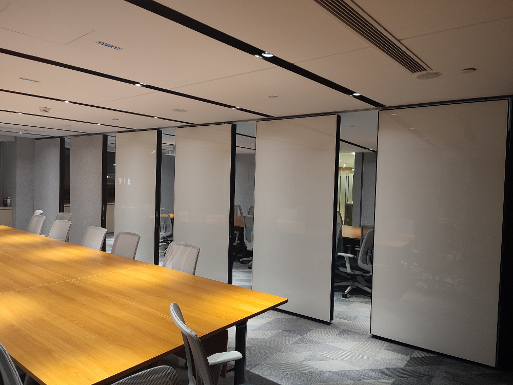 你知道广州展厅活动隔断制作怎么选吗?专业厂家大来隔断,质量超群、安装高效,绝对物超所值!