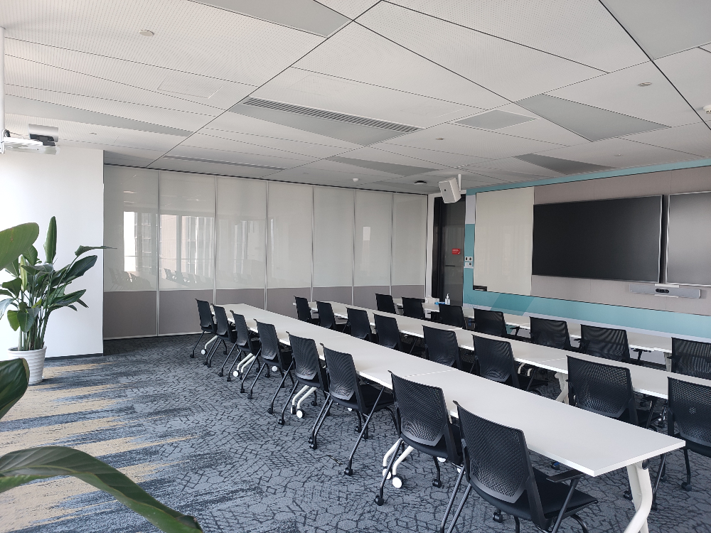 深圳市活动门隔断定制专业方案丨大来隔断30年经验厂家直销价,高性价比保障学校安全耐用