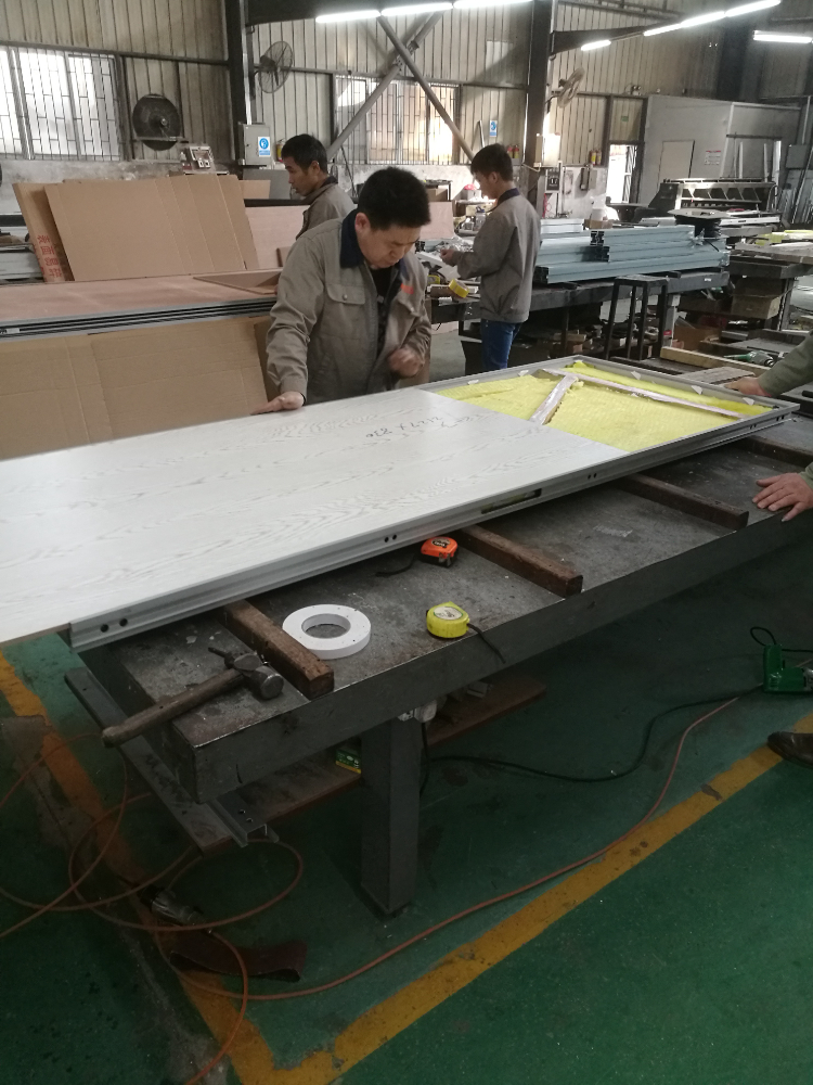 上海活动门隔断订做:三星级酒店灵活宴会厅空间解决方案,预算可控且高效安装