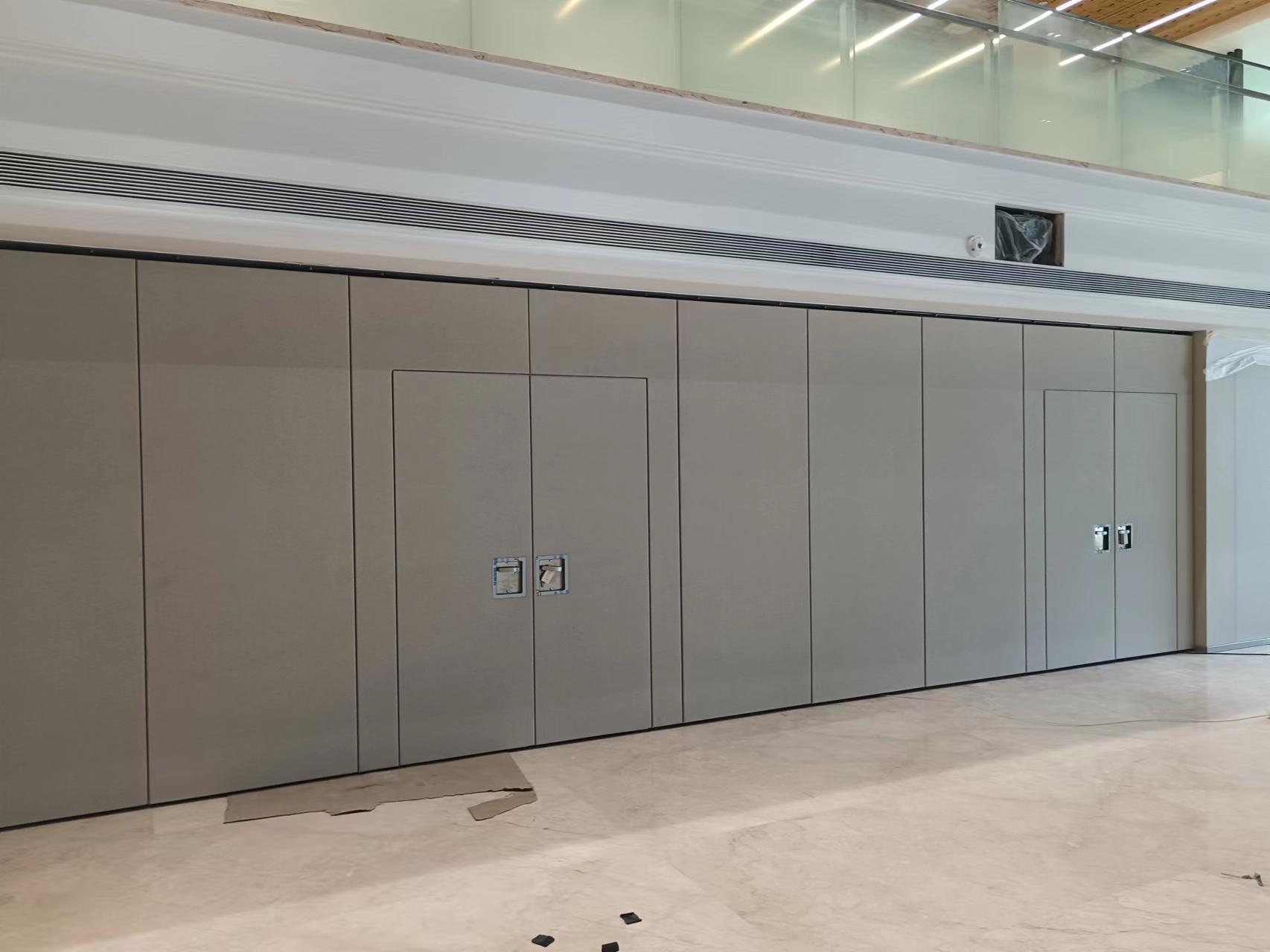 深圳市不锈钢移动隔断定做:三星级酒店灵活宴会厅空间高性价比解决方案