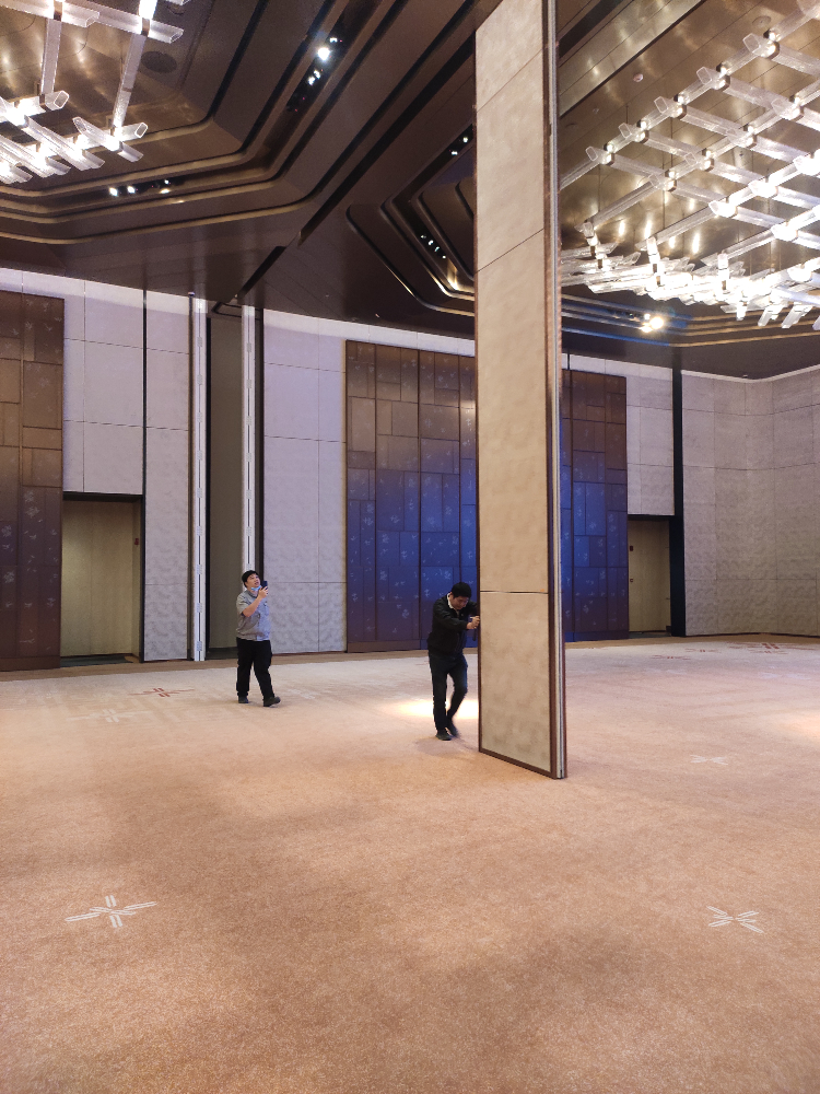 深圳罗湖活动玻璃隔断订做|专业五星级酒店超高空间定制方案,质量超群价格实在